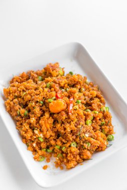 Baharatlı çıtır çıtır kızarmış balık