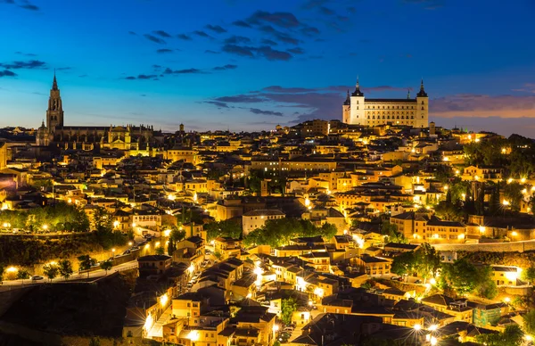 Толедо в сутінках в Іспанії — стокове фото