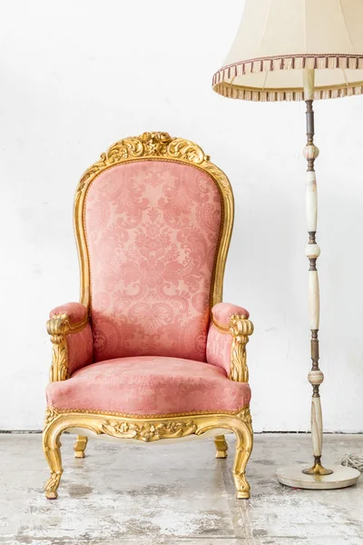 Pembe Vintage sandalye lambalı