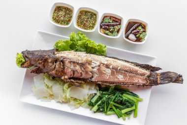 Sebzeli ızgara balık