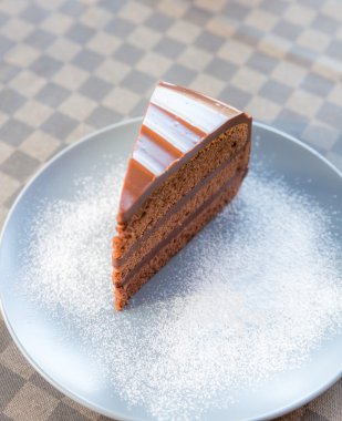 tatlı krema ile çikolatalı kek 