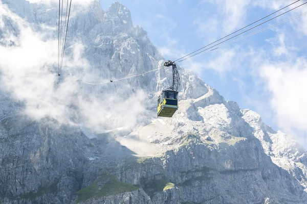 Téléphérique à la haute montagne Zugspitze — Photo