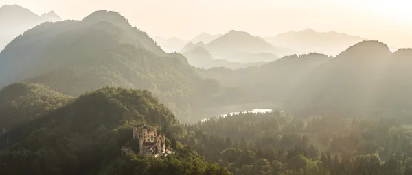 Hohenschwangau kalenin yaz gün batımı görünümü — Stok fotoğraf