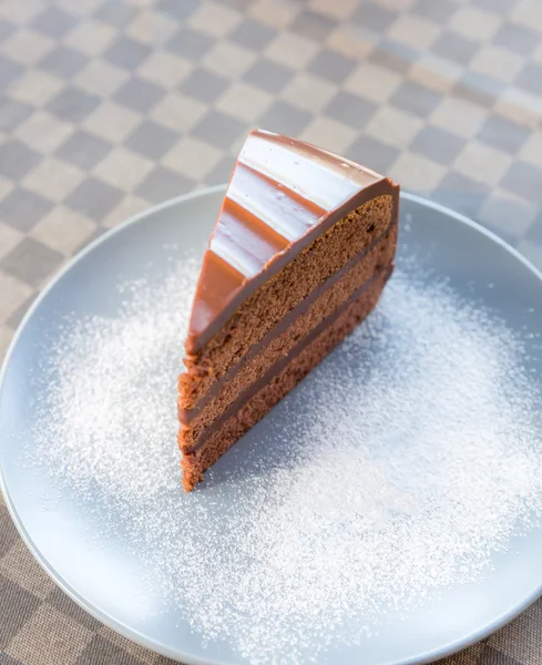 Chocolate cake with sweet icing — Stock Photo, Image