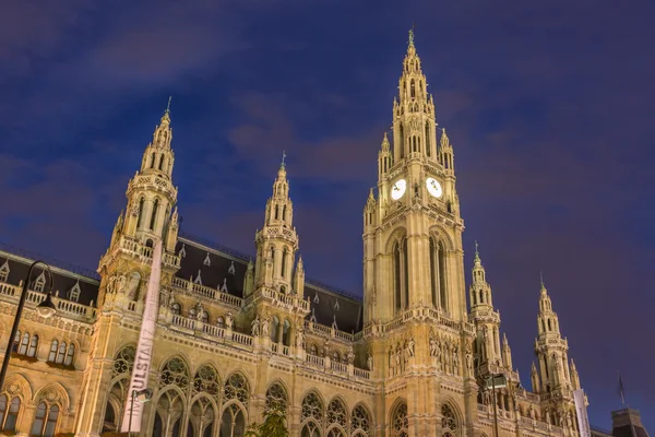 Wiener Rathaus bei Nacht — Stockfoto