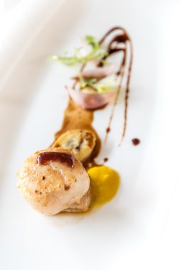 Izgara kızarmış midye