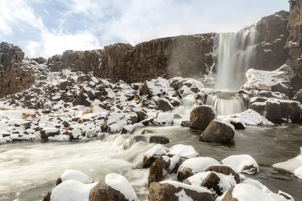 Oxararfoss водоспад в зимовий період — стокове фото
