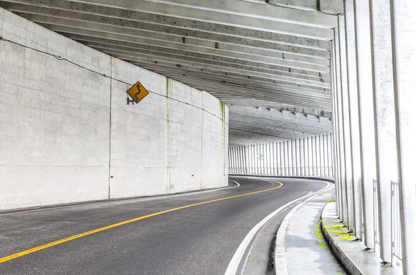 Túnel urbano en la montaña —  Fotos de Stock