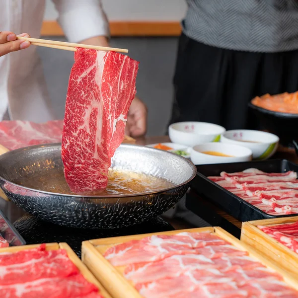 Gotowanie Japońskiej Wołowiny Wagyu Shabu Shabu Ustawić Hot Pot — Zdjęcie stockowe