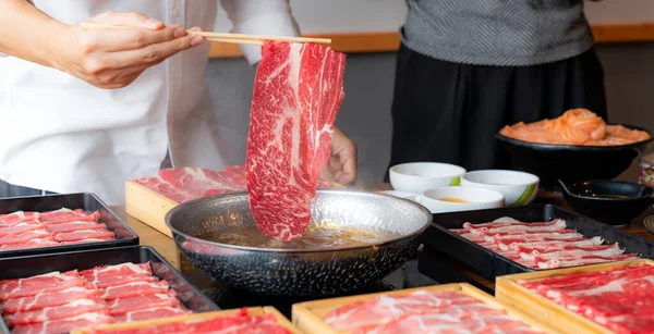Matlagning Japansk Wagyu Nötkött Shabu Shabu Sätta Varm Gryta — Stockfoto