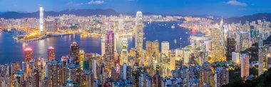 Alacakaranlıkta Hong Kong Skyline