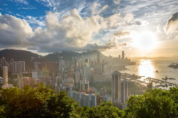 Sonnenuntergang in der Skyline der Stadt Hongkong — Stockfoto