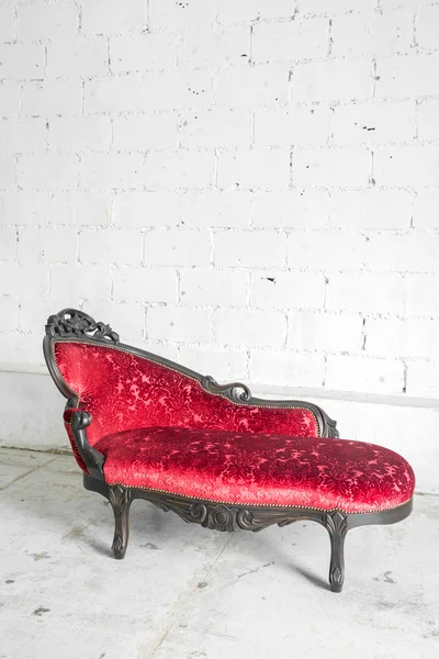 Modern röd soffa — Stockfoto