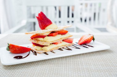 çilek mille feuille