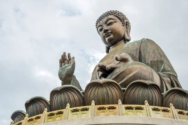 Buda gigante no Mosteiro de Po Lin em Hong Kong — Fotografia de Stock