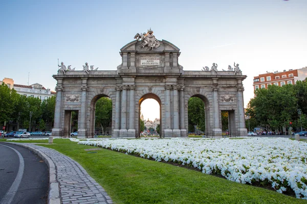 Poort at Onafhankelijkheidsplein Madrid Spanje — Stockfoto