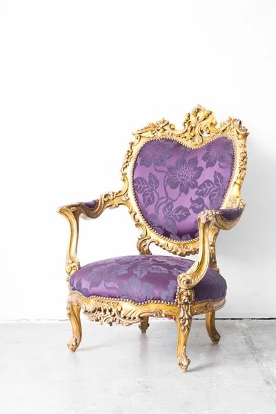 Cadeira clássica roxa — Fotografia de Stock