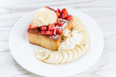 Bal tost ile meyve ve dondurma ile