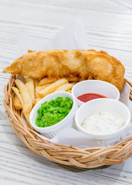 Fish and Chips with assorted sauce — Stock Photo, Image