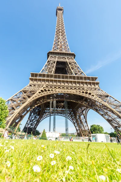 Eiffel Tower  in Paris — Stock Photo, Image