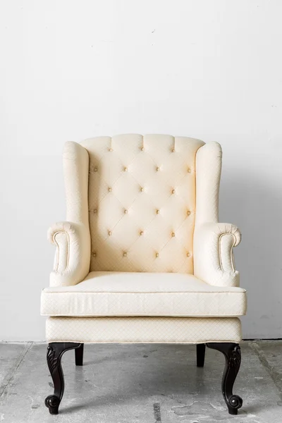 Beżowy krzesło retro — Zdjęcie stockowe