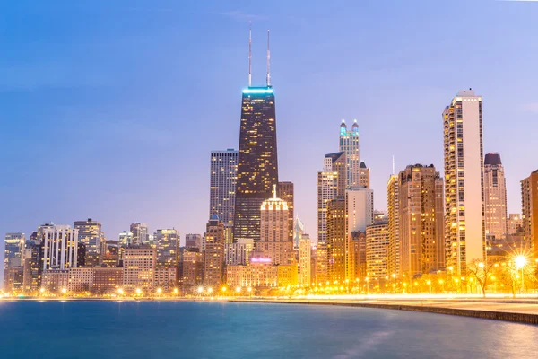 Chicago alacakaranlıkta — Stok fotoğraf