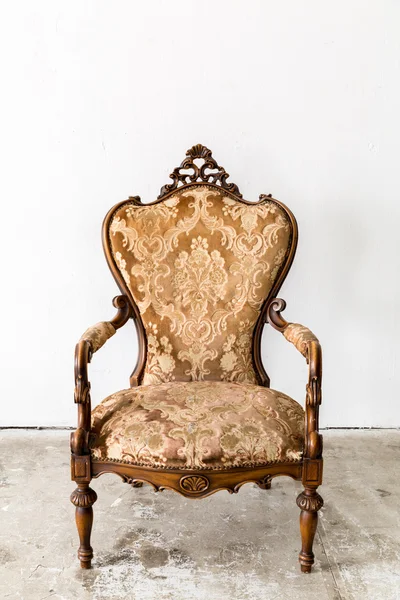 Коричневый ретро стул — стоковое фото