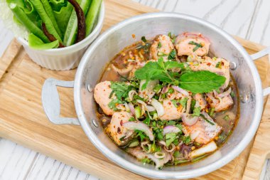 Baharatlı somon salata 
