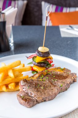 Izgara biftek.