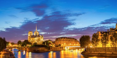 Paris 'teki Notre Dame Katedrali