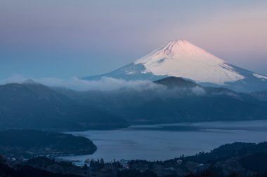 Fuji Dağı ve Gölü Hakone gündoğumu
