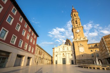 Zaragoza katedrali