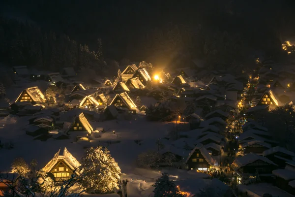 Éclairage Shirakawago avec chutes de neige — Photo