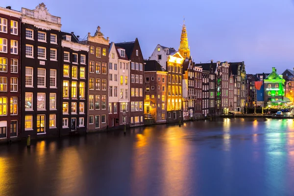 Amsterdam in de schemering — Stockfoto
