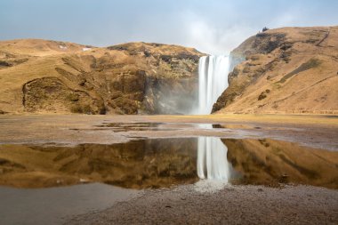 İzlanda 'da skogafoss şelalesi