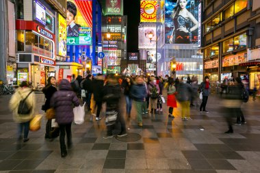turistler dotonbori Osaka, alışveriş