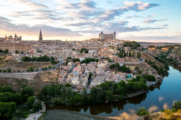 Toledo city in de schemering in Spanje — Stockfoto