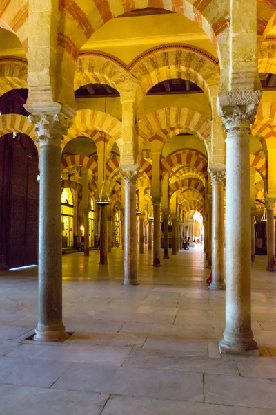 โบสถ์มัสยิด Mezquita ของ Cordoba ในสเปน — ภาพถ่ายสต็อก