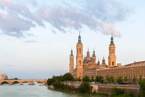 Zaragoza-basilikan i Spanien — Stockfoto