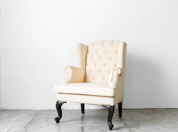 ベージュのレトロな椅子 — ストック写真