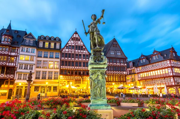 Praça da cidade romerberg em Frankfurt — Fotografia de Stock