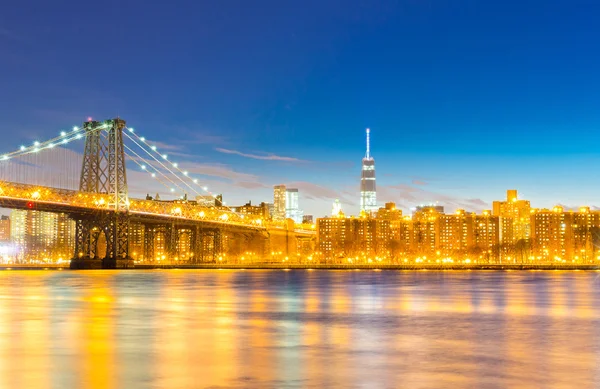 Williamsburg Bridge in der Abenddämmerung — Stockfoto