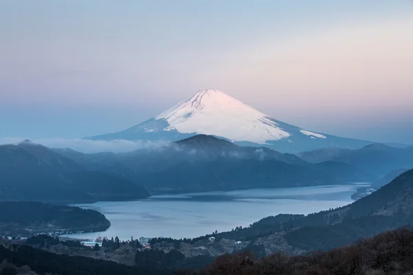 Fuji Mountain in de buurt van Lake Hakone bij zonsopgang — Stockfoto