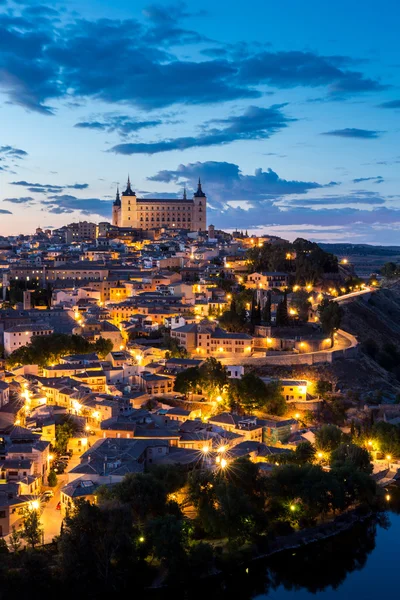 Toledo bei dämmerung in spanien — Stockfoto