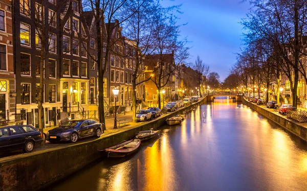 Canal d'Amsterdam aux Pays-Bas — Photo