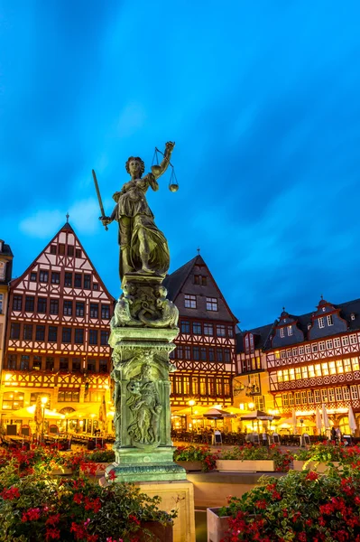 Piazza della città romerberg a Francoforte, Germania — Foto Stock