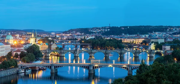 Panorama van Praag in de schemering — Stockfoto