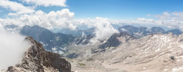 Альпийские Альпы на вершине Цугшпитце — стоковое фото