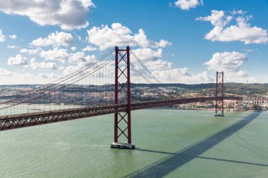 Portekiz'de Lizbon Köprüsü