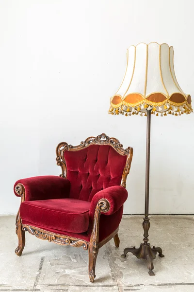 Κόκκινο ρετρό καρέκλα λαμπτήρα — Φωτογραφία Αρχείου
